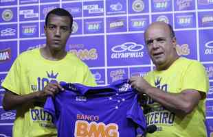Apresentado pelo gerente de futebol Valdir Barbosa, Breno Lopes foi a última contratação feita pelo Cruzeiro antes de Alexandre Mattos anunciar sua saída. Lateral-esquerdo defendia o Paraná