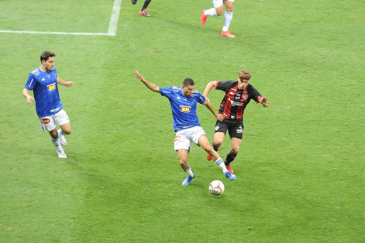 Fotos de Cruzeiro 1x0 Vitria, no Mineiro, pela nona rodada da Srie B