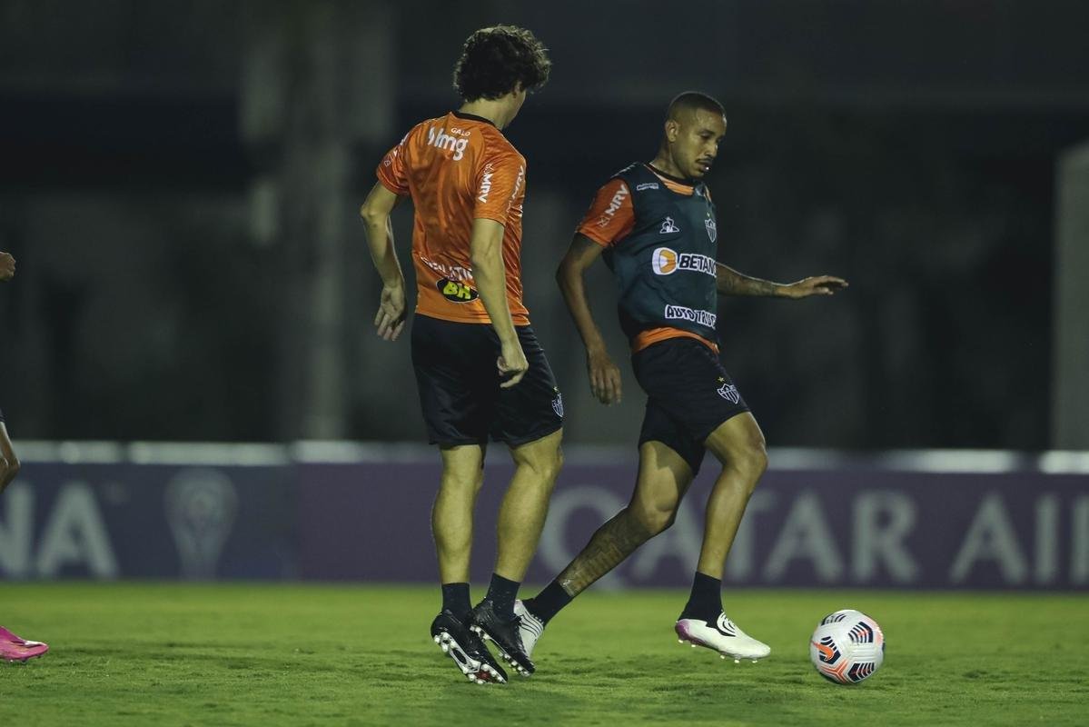 Tcnico Cuca comandou atividade do Atltico no CT da Conmebol no Paraguai 