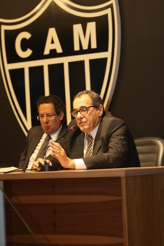 Veja imagens da entrevista coletiva de Srgio Sette Cmara