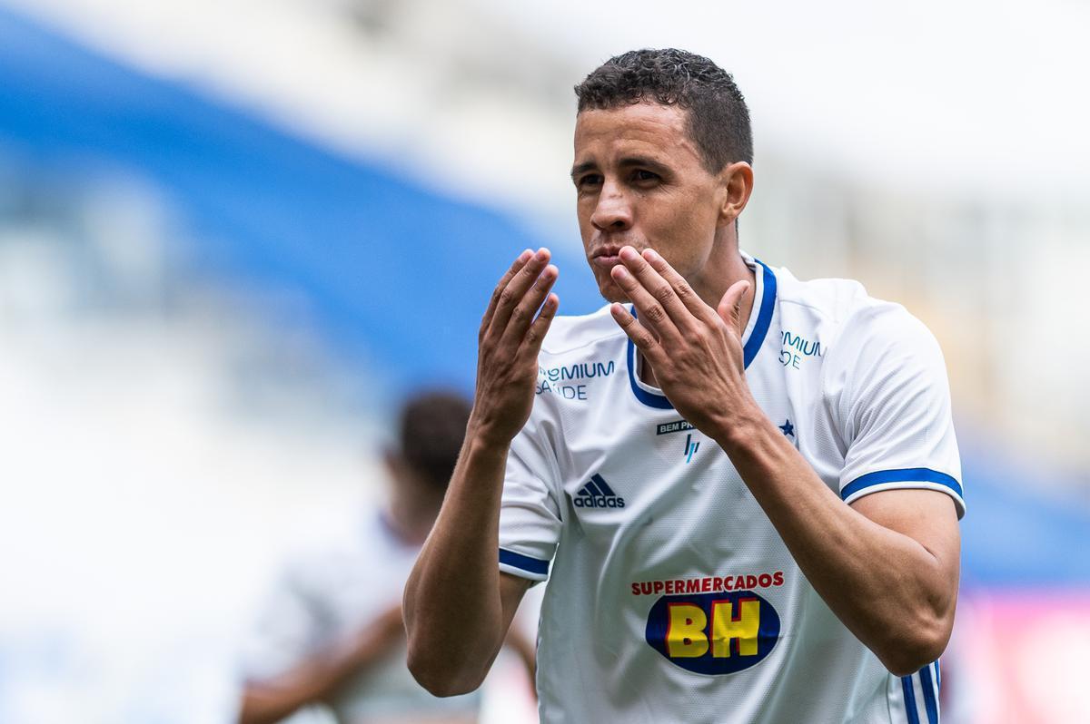 Roberson, 31 anos, atacante. Contratado pelo Cruzeiro em janeiro.