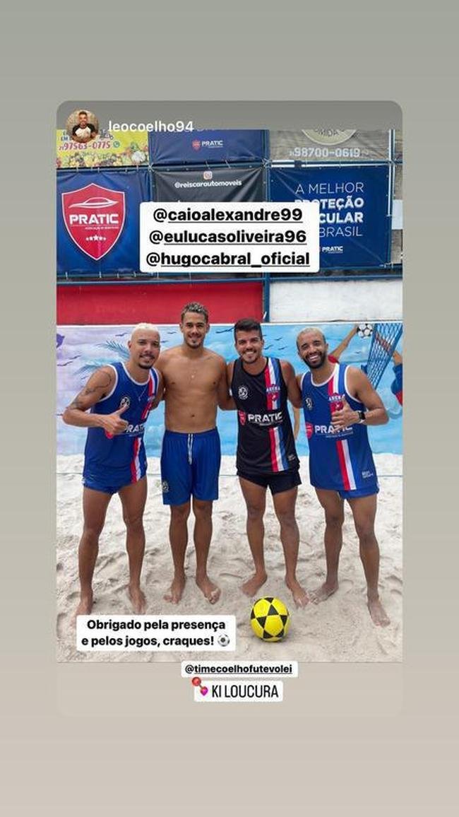 Lucas Oliveira jogando futevlei