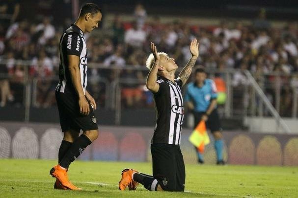 Atlético saiu atrás, conseguiu virada com Róger Guedes e Ricardo Oliveira, mas cedeu empate no Morumbi