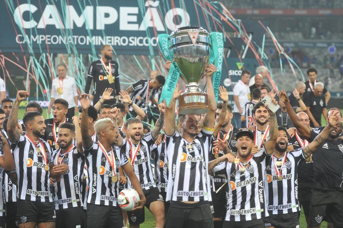 Festa do Atltico no Mineiro pela conquista do tricampeonato mineiro. Galo derrotou o Cruzeiro por 3 a 1 na final nica do estadual. Gols foram de Hulk (2) e Nacho
