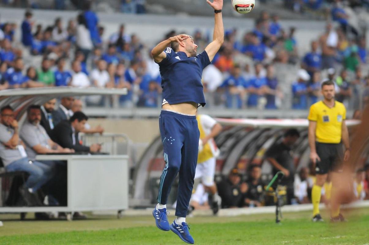 Fotos da partida entre Cruzeiro e Novorizontino, neste domingo (17), no Mineiro, em Belo Horizonte. Jogo  vlido pela 18 rodada da Srie B do Campeonato Brasileiro.