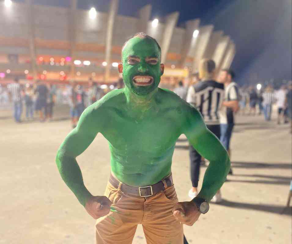 Adriano Costa, de 32 anos, veio ao Mineiro todo pintado de verde em homenagem a Hulk. O engenheiro civil e desenhista ouviu apoio e at crticas, em tom de brincadeira, dos torcedores