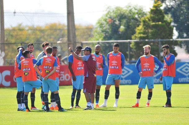 Imagens do treino do Cruzeiro com a presena do presidente Wagner Pires de S