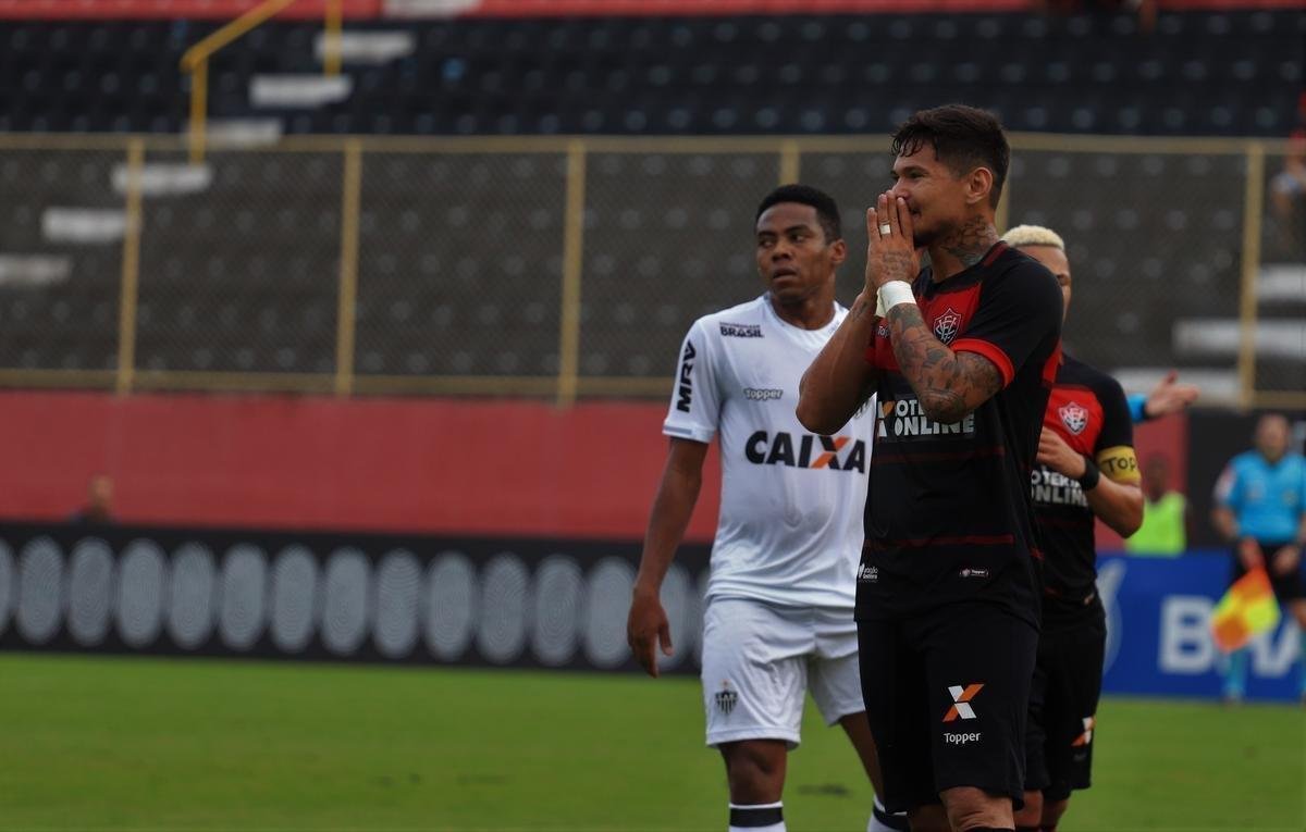 Vitória derrotou Atlético por 1 a 0, no Barradão, com gol de Léo Ceará