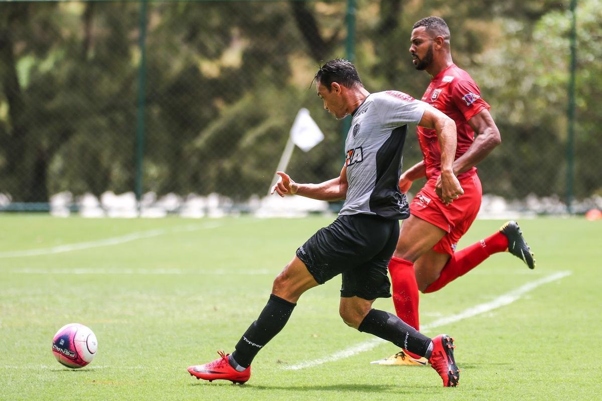 Imagens do jogo-treino do Atltico com o Guarani de Divinpolis