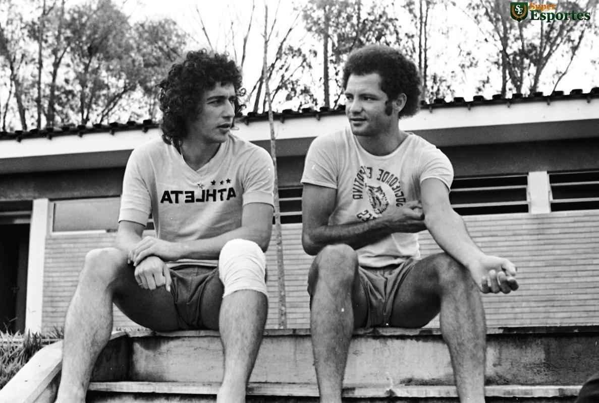 O lateral-direito Nelinho (e), do Cruzeiro, em 1973, ano de inaugurao da Toca I