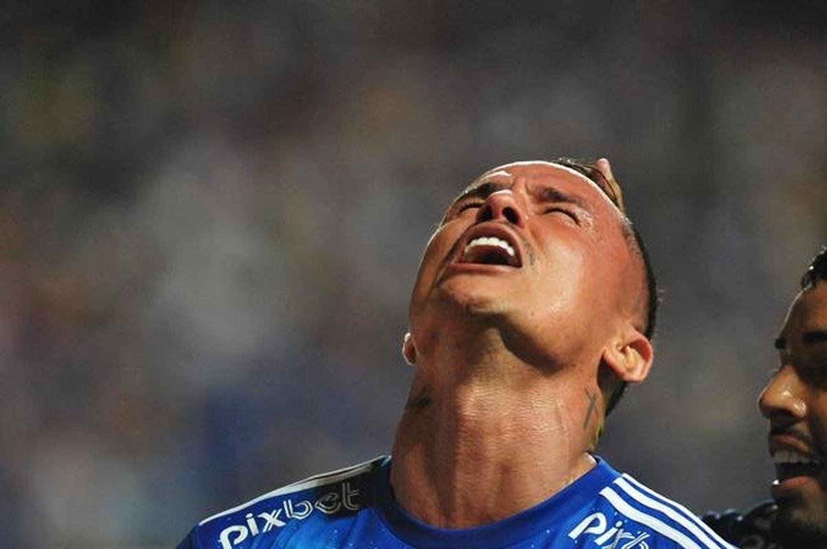 O Cruzeiro goleou o Nutico por 4 a 0 no Independncia, em Belo Horizonte, na 26 rodada da Srie B