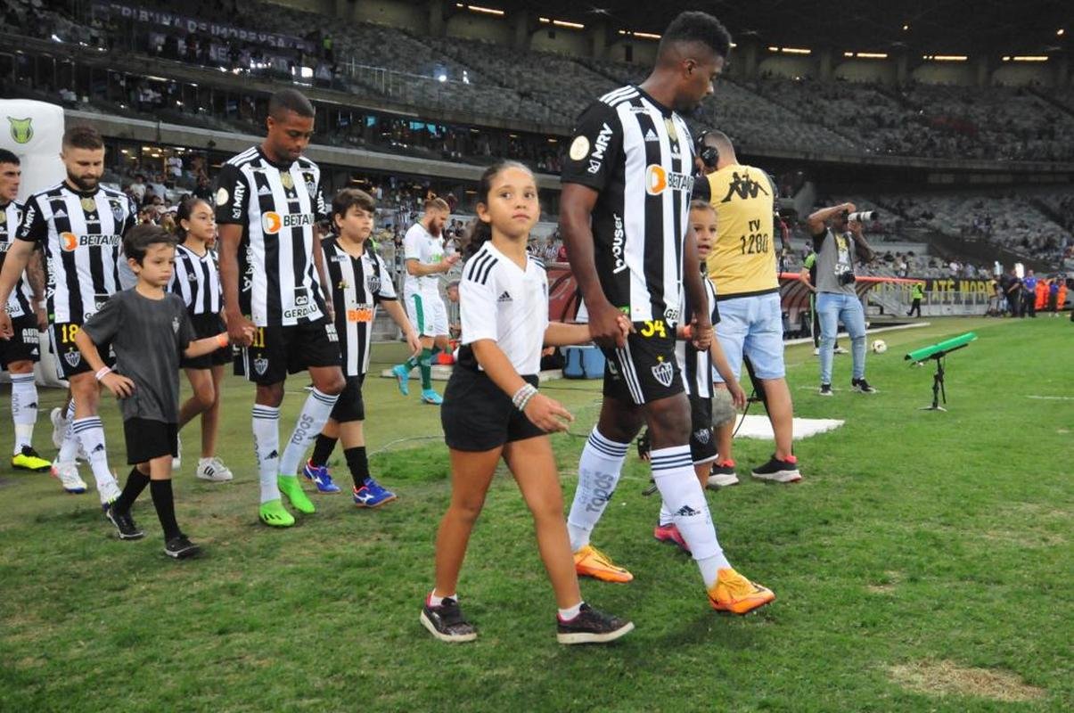 Mascotinhos do Atltico no jogo contra o Juventude, no Mineiro, pelo Campeonato Brasileiro de 2022