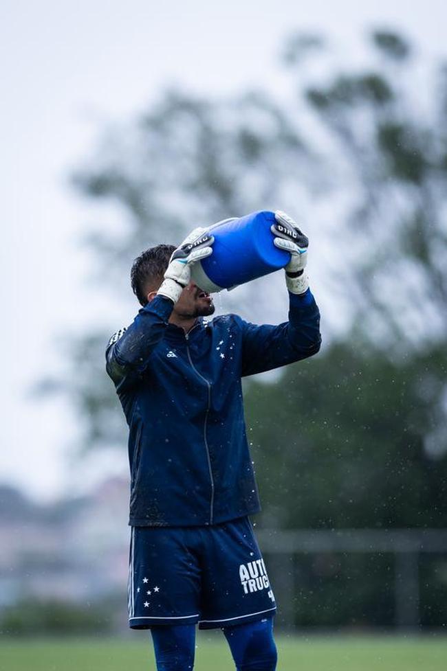 Jogadores do Cruzeiro treinaram na manhã deste domingo na Toca da Raposa II