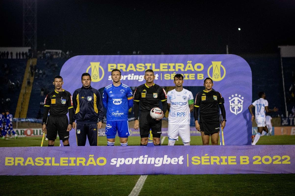 Fotos da partida entre Londrina e Cruzeiro, pela S�rie B