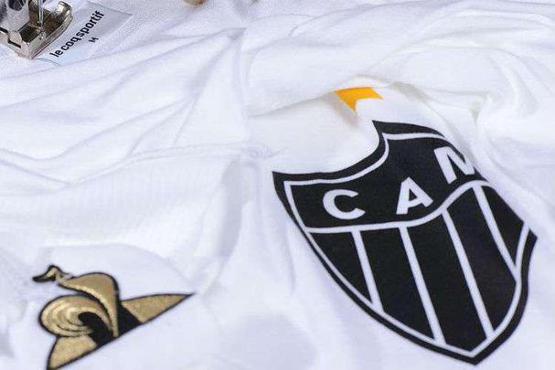 24/02/2019 - O Atlético anunciou parceria de dois anos com a Le Coq Sportif para o fornecimento de material esportivo. A empresa francesa substituiu a Topper.