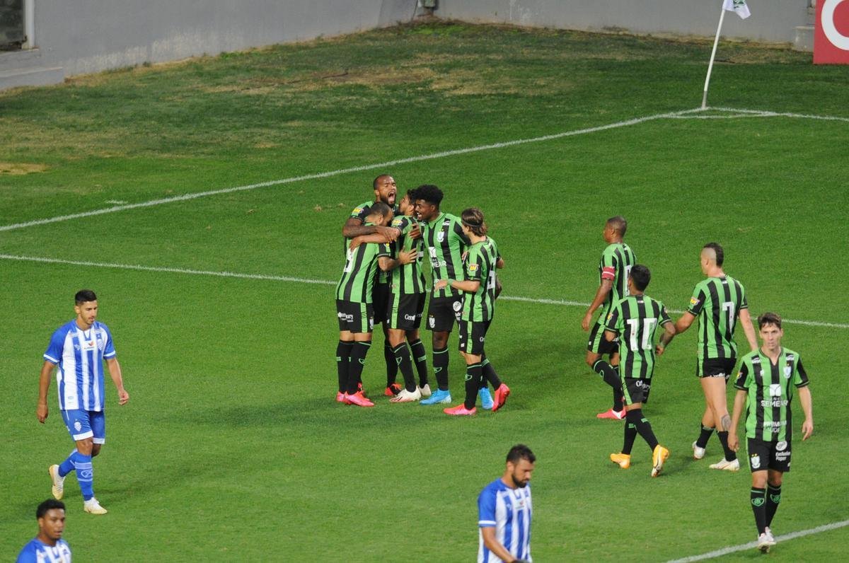 No segundo tempo, o CSA empatou com gol de cabea de Rodrigo Pimpo. Mas, logo depois, Amrica voltou  frente do placar, com gol do zagueiro Messias