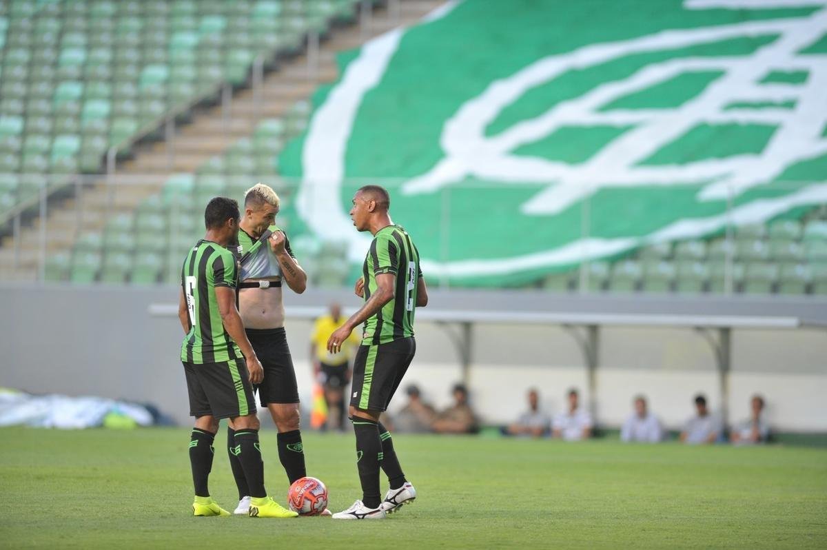 Veja fotos do jogo entre Amrica e Villa Nova