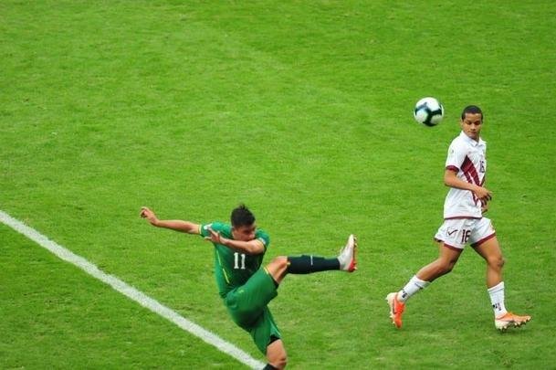 Imagens da partida entre Bolvia e Venezuela