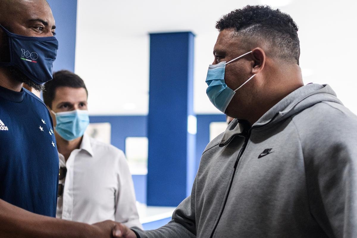 Em sua primeira visita  Toca da Raposa II, Ronaldo concedeu entrevista coletiva e teve contato com jogadores e comisso tcnica do Cruzeiro. Ele tambm se encontrou com scios da categoria Diamante.
