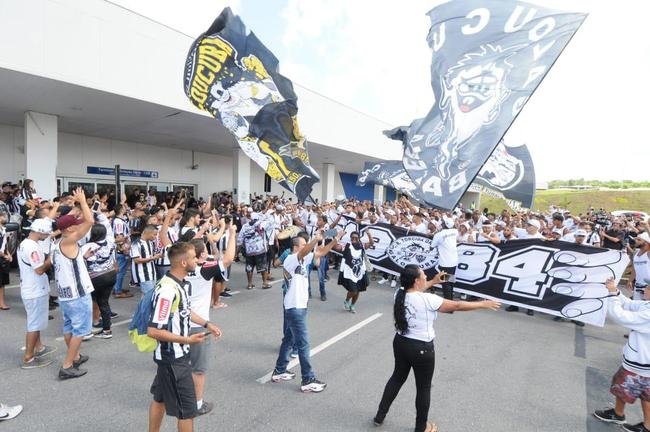 Imagens da chegada de Diego Tardelli