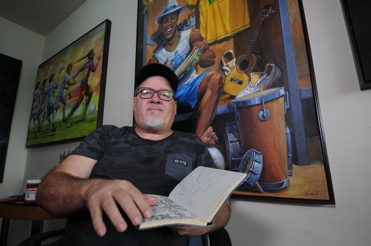 Mineiro de Mariana, artista Camaleo abre nesta tera-feira, para convidados, no Mineiro, a exposio 'Fragmentos de um gacho', que retrata momentos da vida do craque. Pblico em geral ter acesso a partir de quarta