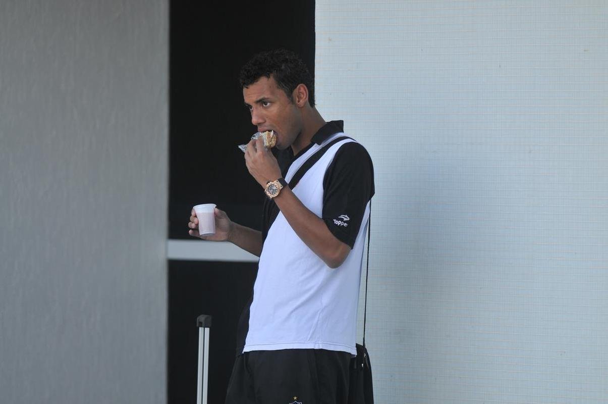 Joo Pedro - Vendido ao Palermo, da Itlia, em 2010, por 2,45 milhes de euros (cerca R$ 5,5 milhes na poca). O valor correspondeu a 70% dos direitos do atleta, e os outros 30 permaneceram em posse do clube alvinegro