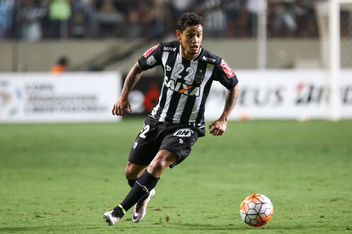Carlos Eduardo - meia