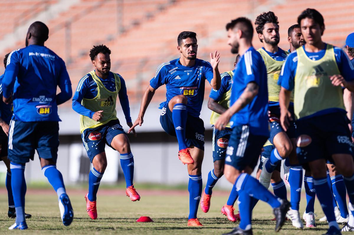 Último treino do Cruzeiro antes do jogo contra o Vitória, pela Série B. Atividade foi realizada no Pituaçu, em Salvador (BA)