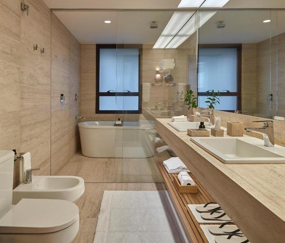 Luxuoso hotel Fasano  a 'casa' de Ronaldo em Belo Horizonte. Dono de 90% da SAF do Cruzeiro se hospeda sempre no local e realiza reunies com sua equipe e parceiros. 