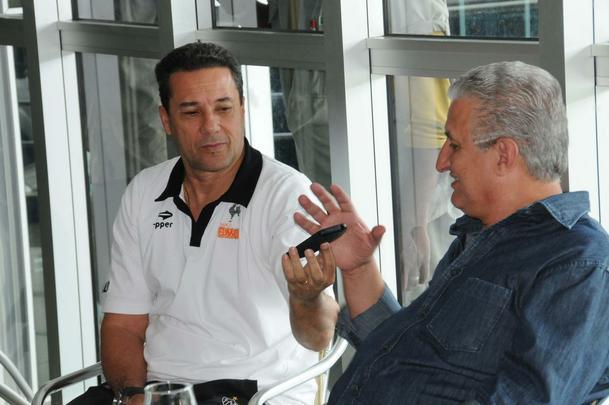12/08/2010 - O técnico de futebol do Atletico, Vanderlei Luxemburgo , com o diretor de futebol, Eduardo Maluf, no Hotel San Diego.