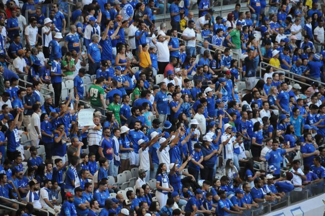 Cruzeiro x Bahia: fotos da torcida da Raposa no Mineiro