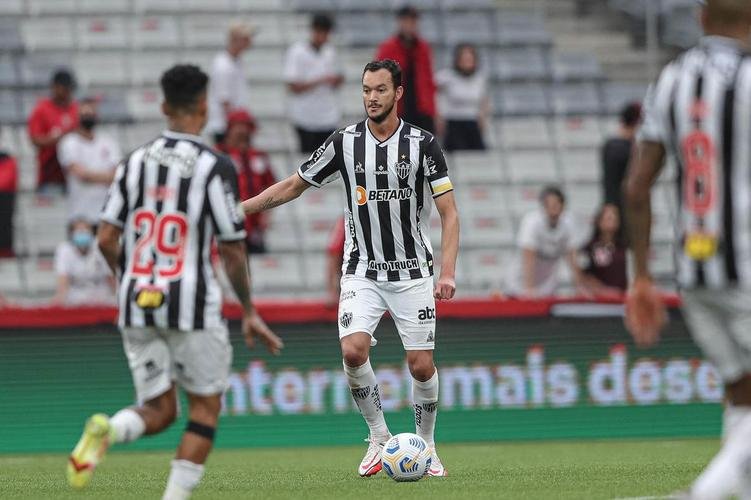 O Atlético visitou, nesta terça-feira (16), o Athletico-PR na Arena da Baixada, em Curitiba. O duelo foi válido pela 33ª rodada da Série A do Campeonato Brasileiro.