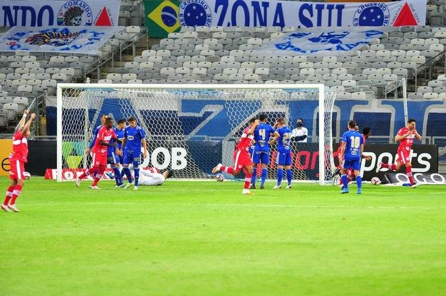 Cruzeiro e CRB se enfrentaram no Mineir�o