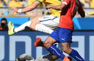 Vargas voltou ao Mineiro nas oitavas de final da Copa do Mundo de 2014, contra o Brasil. O atacante aproveitou um erro de Hulk para dar bela assistncia para Alexis Snchez empatar o jogo por 1 a 1. O jogador foi substitudo no segundo tempo e viu do banco de reservas a eliminao chilena na disputa de pnaltis.