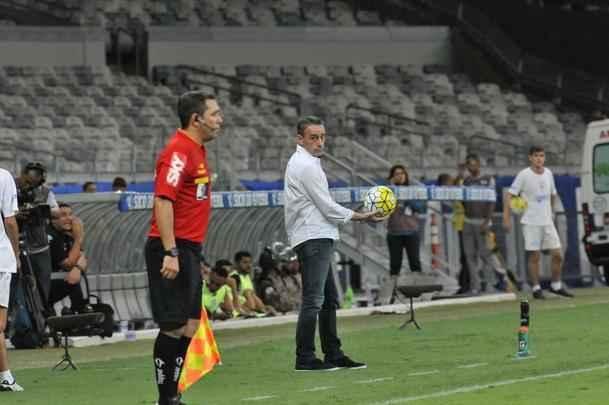 Veja as reaes do tcnico Paulo Bento na estreia pelo Cruzeiro, no duelo contra o Figueirense