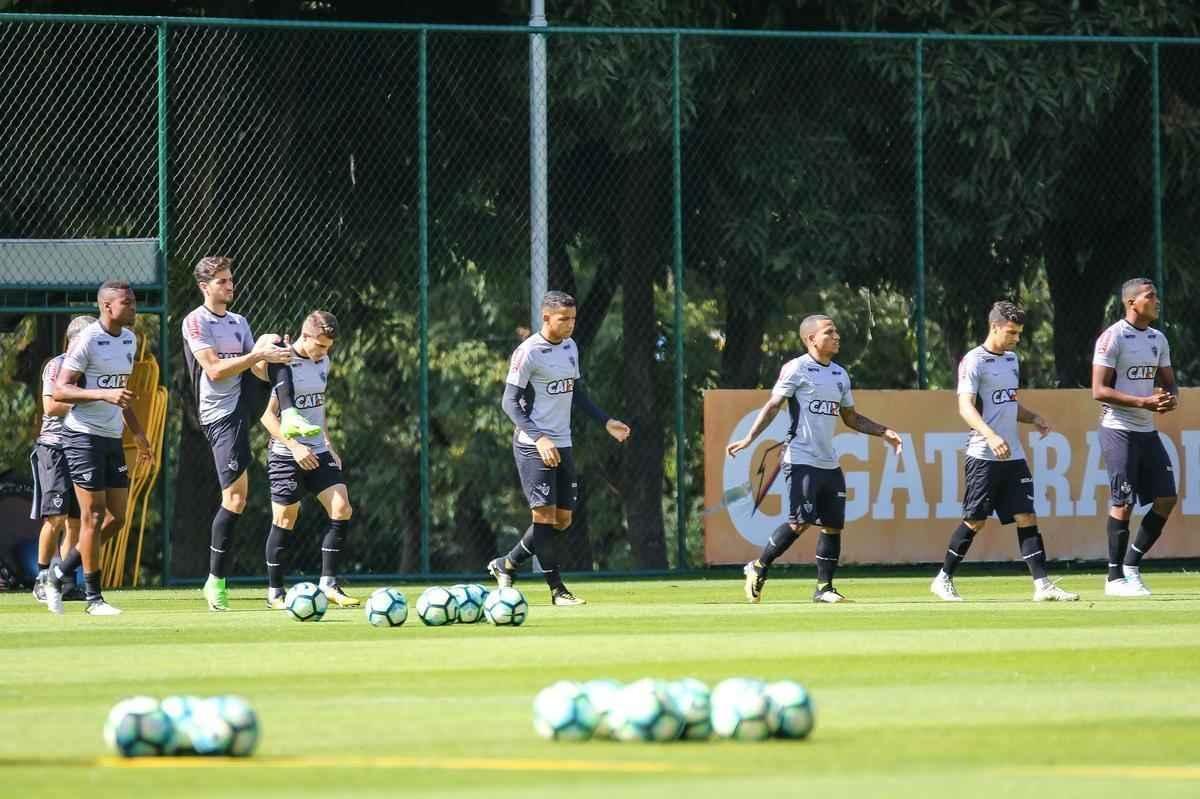 No treinamento desta sexta-feira, Rogrio Micale comandou uma atividade em campo reduzido de ataque contra defesa