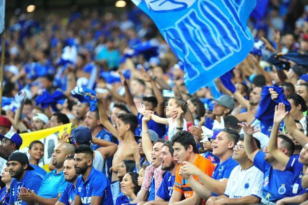 Rafinha entrou na etapa final, 'voou em campo' e marcou os dois gols que fecharam a vitria