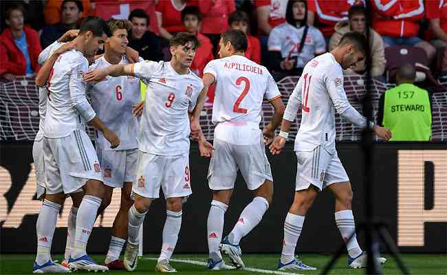 Espanha vence e lidera Liga das Nações após derrota de Portugal