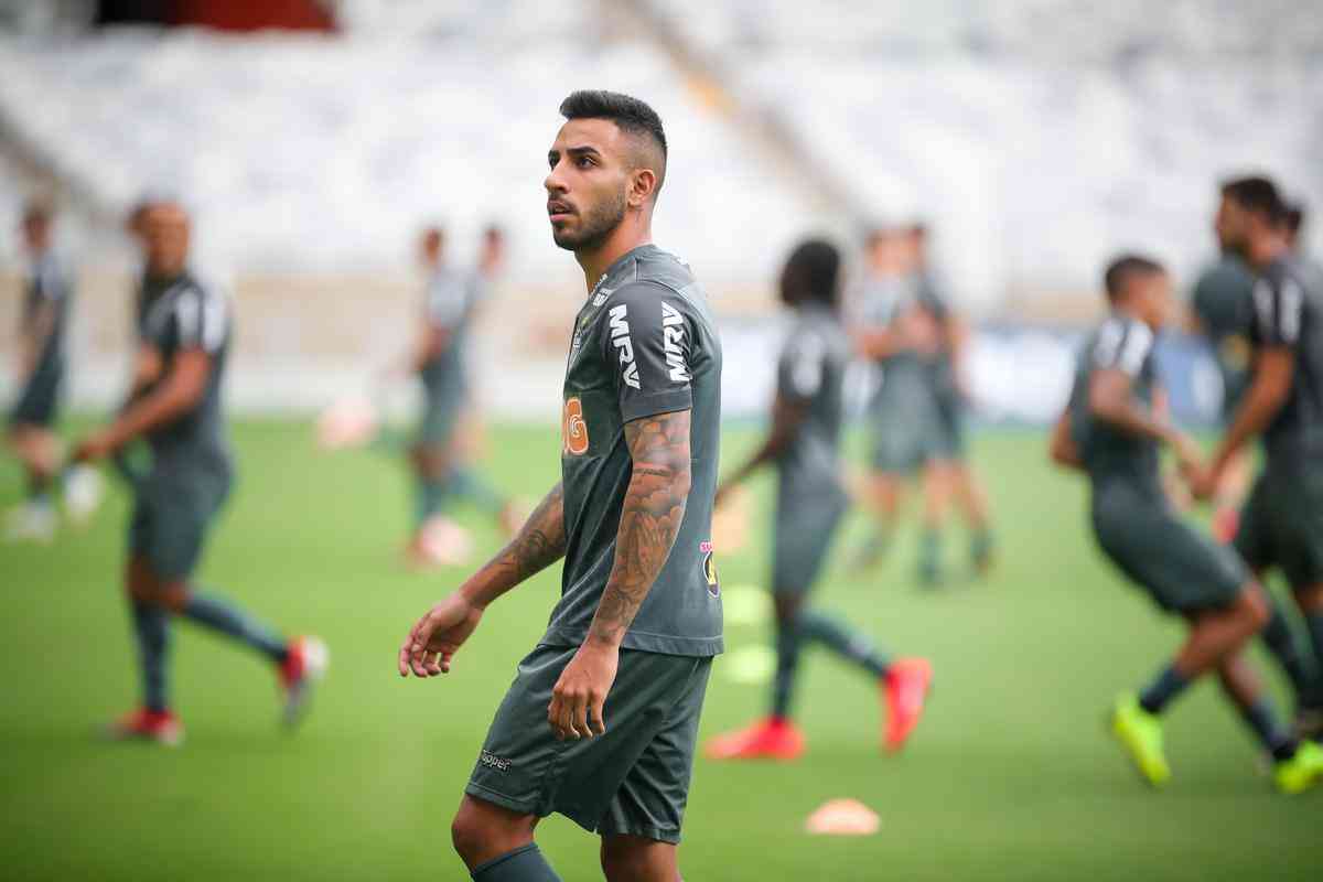 Levir Culpi comanda treino no Mineiro antes da estreia no Grupo E da Libertadores