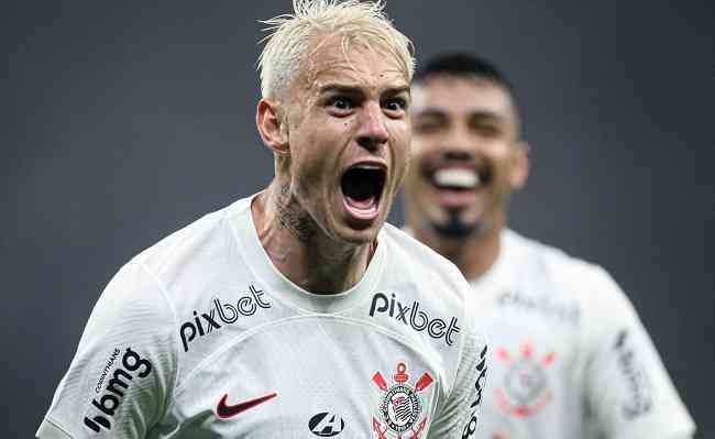Rger Guedes marcou um golao no segundo tempo e fechou a vitria do Corinthians por 2 a 0 sobre o Atltico-MG