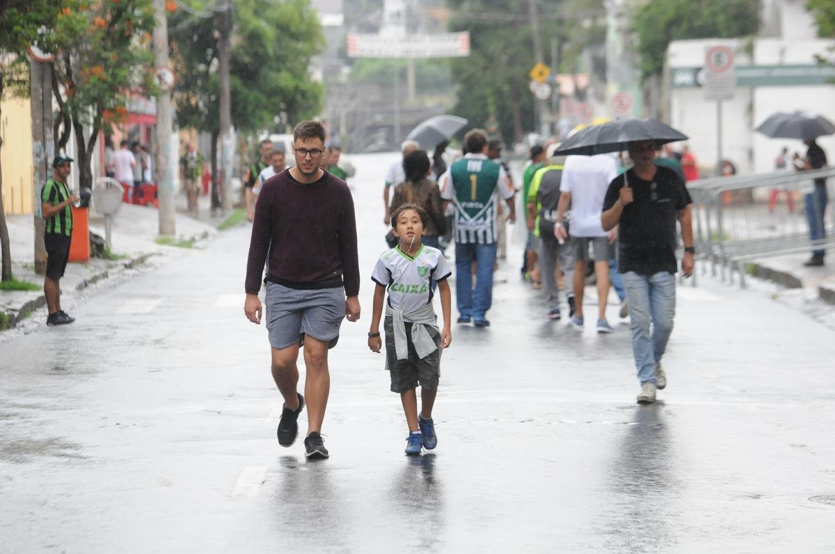 Torcedores do Amrica na partida contra o Tombense, no Independncia, em Belo Horizonte, pela stima rodada do Campeonato Mineiro. Coelho venceu por 2 a 1 e assumiu a liderana do Estadual
