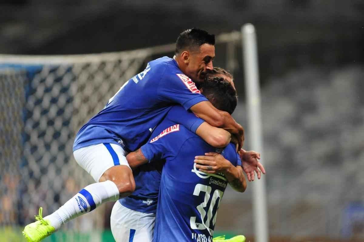 Imagens do jogo entre Cruzeiro e So Fransciso-PA, pela Copa do Brasil, no Mineiro
