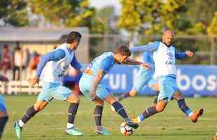 Fotos do treino do Cruzeiro desta segunda-feira, na Toca da Raposa II (Alexandre Guzanshe/EM D.A Press)