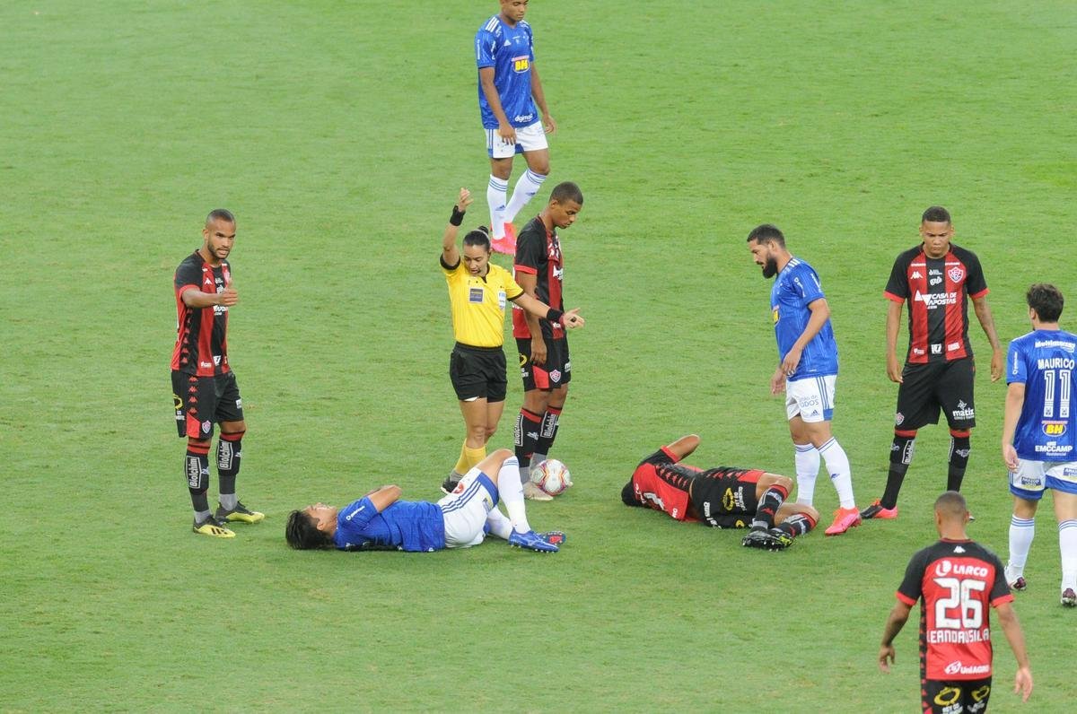 Fotos de Cruzeiro 1x0 Vitria, no Mineiro, pela nona rodada da Srie B