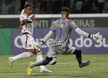 Tricolor Paulista não conseguiu marcar gols no tempo normal e a decisão foi para as penalidades máximas, onde o time de Diadema venceu por 6 a 5
