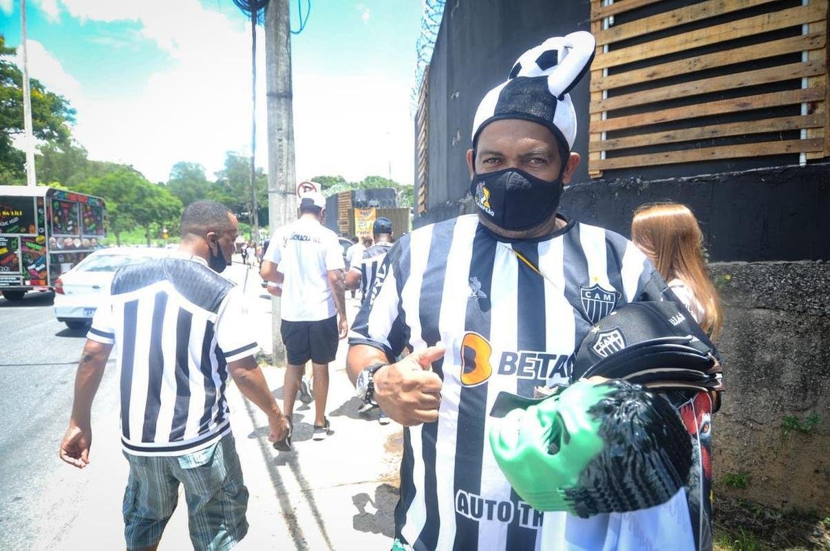 Torcida do Atltico chegou animada ao Mineiro para o jogo da taa, contra o RB Bragantino. Dia de festejar com o time o ttulo do Campeonato Brasileiro de 2021
