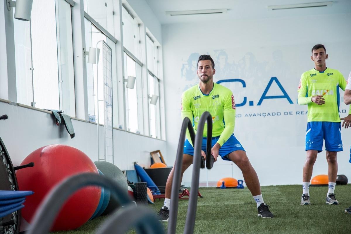 Fotos de divulgao do Cruzeiro das atividades realizadas na reapresentao