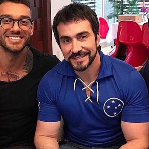 O padre Fábio de Melo nasceu em uma família predominantemente atleticana, porém pegou o gosto pelo Cruzeiro graças à camisa azul.