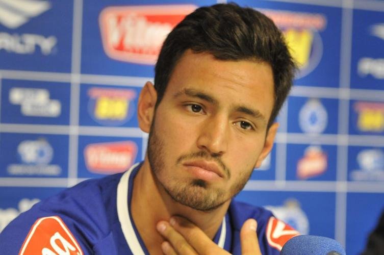 Snchez Mio (2016) - aposta pessoal do ex-diretor de futebol do Cruzeiro, Thiago Scuro, o meio-campista deixou o clube seis meses aps a chegada. Ex-jogador do Boca Juniors, o argentino participou de apenas 19 jogos com a camisa celeste. Ele marcou apenas um gol e no deixou qualquer tipo de saudade no torcedor da Raposa.