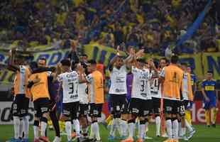 Para no depender de outros resultados, o Corinthians, lder do Grupo E, precisa vencer o Boca Juniors, na Argentina, para se garantir nas oitavas. Porm, tambm se classifica caso todas as partidas da quinta e da sexta rodada terminem empatadas